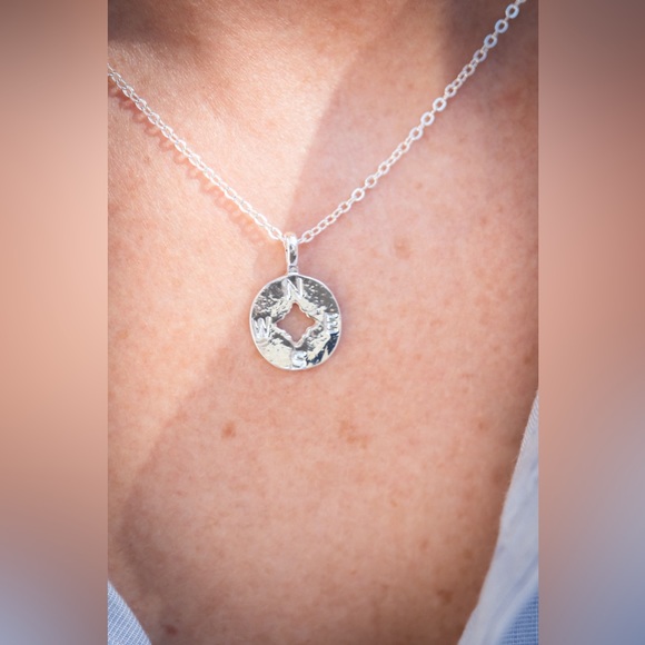 NEW Compass Going Places Necklace - Picture 2 of 5
